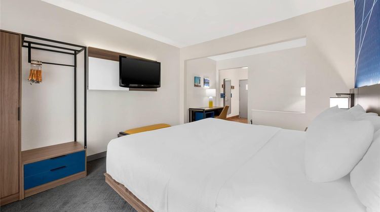 Comfort Suites Fort Wayne Room