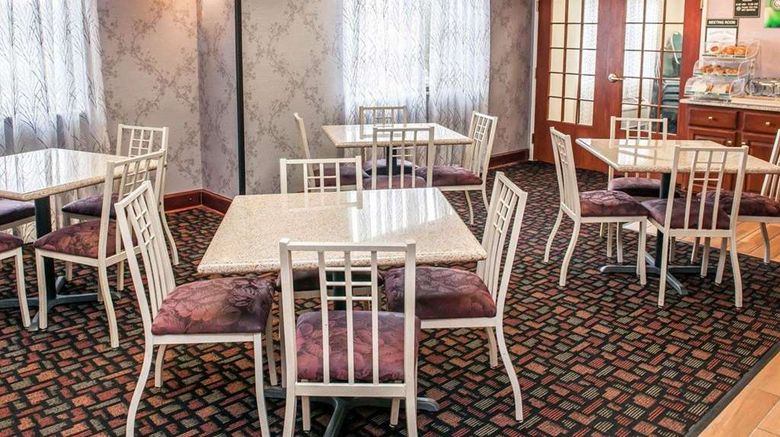 <b>Quality Inn & Suites Restaurant</b>. Images powered by <a href="https://iceportal.shijigroup.com/" title="IcePortal" target="_blank">IcePortal</a>.