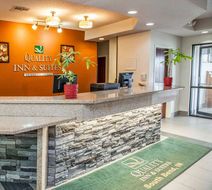 Quality Inn & Suites Lobby