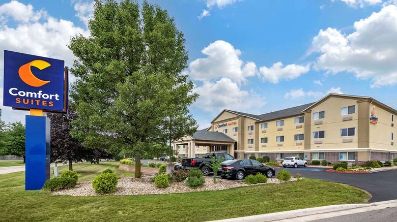 Comfort Suites Elkhart North Exterior. Images powered by <a href="https://iceportal.shijigroup.com" target="_blank" rel="noopener">Ice Portal</a>.