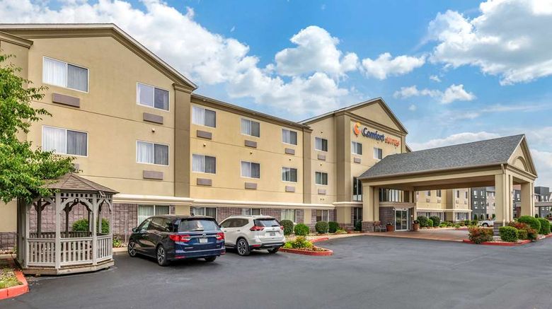 <b>Comfort Suites Elkhart North Exterior</b>. Images powered by <a href="https://iceportal.shijigroup.com/" title="IcePortal" target="_blank">IcePortal</a>.