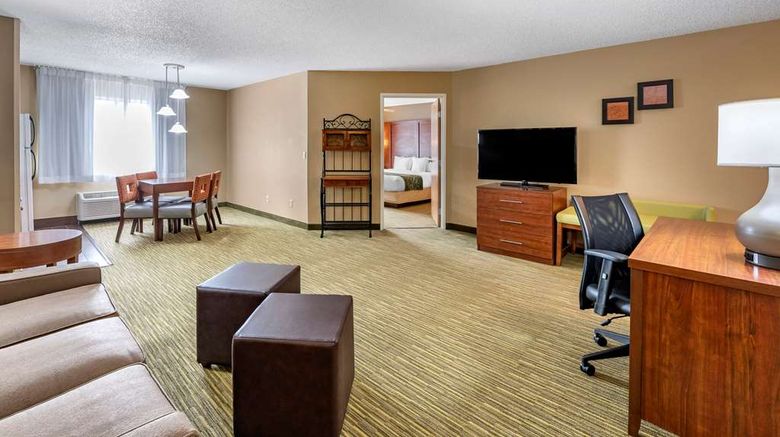 <b>Comfort Suites Elkhart North Suite</b>. Images powered by <a href="https://iceportal.shijigroup.com/" title="IcePortal" target="_blank">IcePortal</a>.
