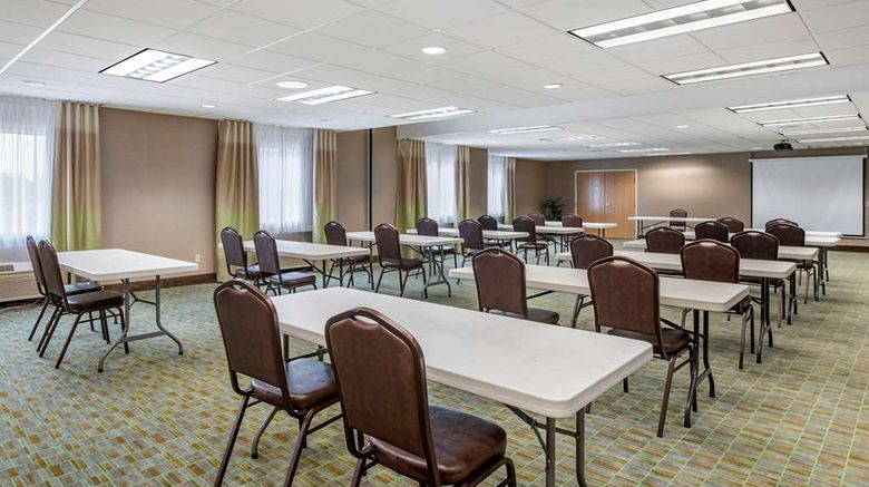 <b>Comfort Suites Elkhart North Meeting</b>. Images powered by <a href="https://iceportal.shijigroup.com/" title="IcePortal" target="_blank">IcePortal</a>.