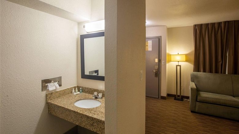 <b>Quality Inn and Suites Portage Central Suite</b>. Images powered by <a href="https://iceportal.shijigroup.com/" title="IcePortal" target="_blank">IcePortal</a>.