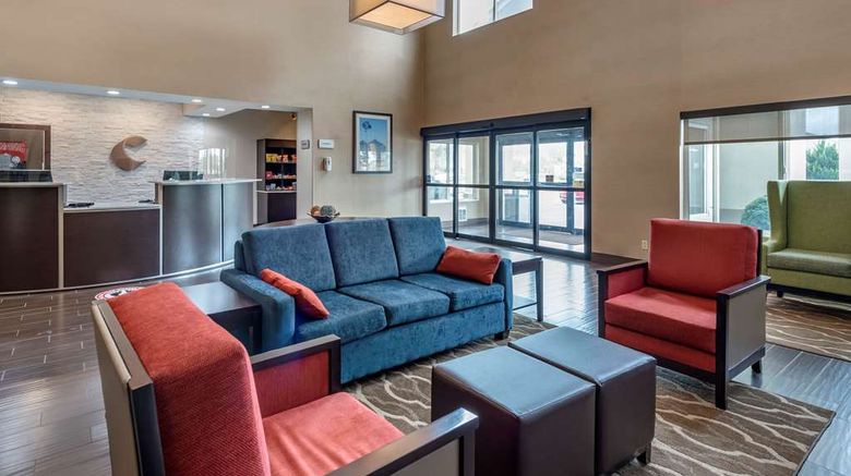 <b>Comfort Suites Lobby</b>. Images powered by <a href="https://iceportal.shijigroup.com/" title="IcePortal" target="_blank">IcePortal</a>.