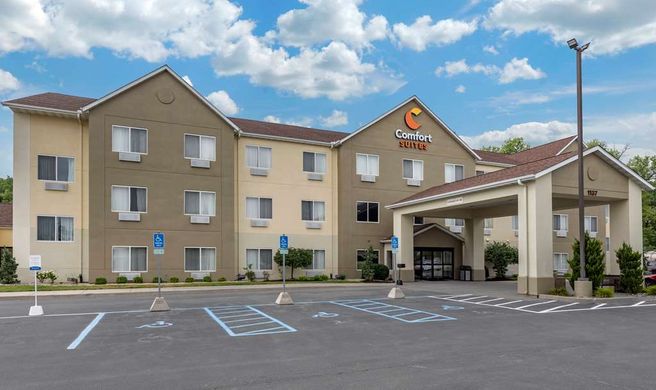 Comfort Suites Exterior