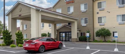 Comfort Suites Exterior