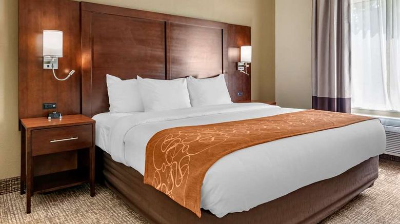 <b>Comfort Suites Suite</b>. Images powered by <a href="https://iceportal.shijigroup.com/" title="IcePortal" target="_blank">IcePortal</a>.