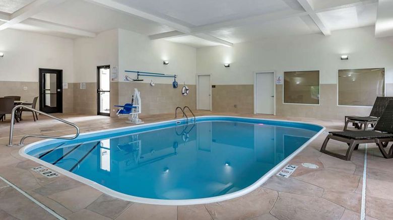 <b>Comfort Suites Pool</b>. Images powered by <a href="https://iceportal.shijigroup.com/" title="IcePortal" target="_blank">IcePortal</a>.
