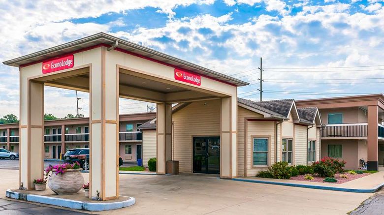Econo Lodge Vincennes Exterior. Images powered by <a href="https://iceportal.shijigroup.com" target="_blank" rel="noopener">Ice Portal</a>.