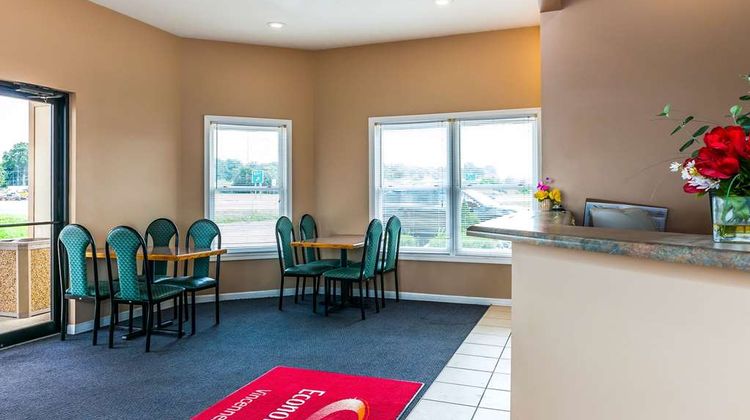 Econo Lodge Vincennes Lobby
