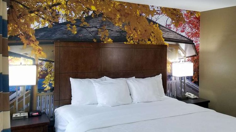 Quality Inn Corydon Room