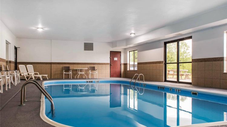 Quality Inn & Suites Anderson Pool