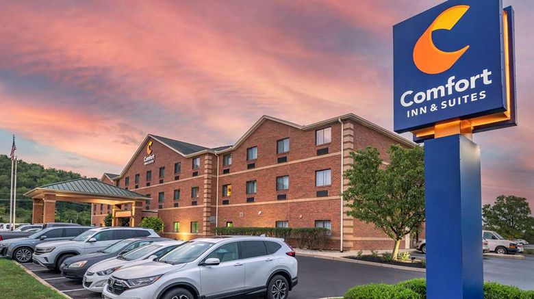 <b>Comfort Inn & Suites Exterior</b>. Images powered by <a href="https://iceportal.shijigroup.com/" title="IcePortal" target="_blank">IcePortal</a>.