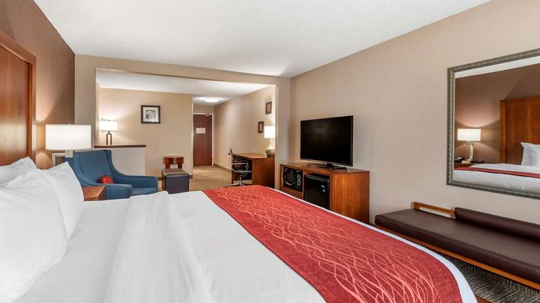 <b>Comfort Inn & Suites Suite</b>. Images powered by <a href="https://iceportal.shijigroup.com/" title="IcePortal" target="_blank">IcePortal</a>.