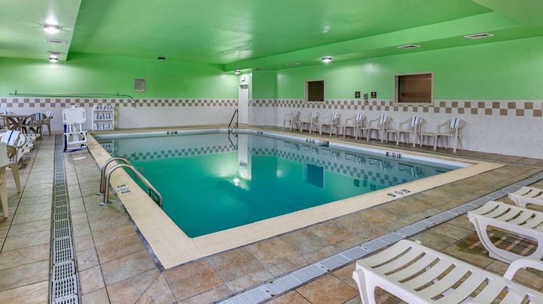 <b>Comfort Inn & Suites Pool</b>. Images powered by <a href="https://iceportal.shijigroup.com/" title="IcePortal" target="_blank">IcePortal</a>.