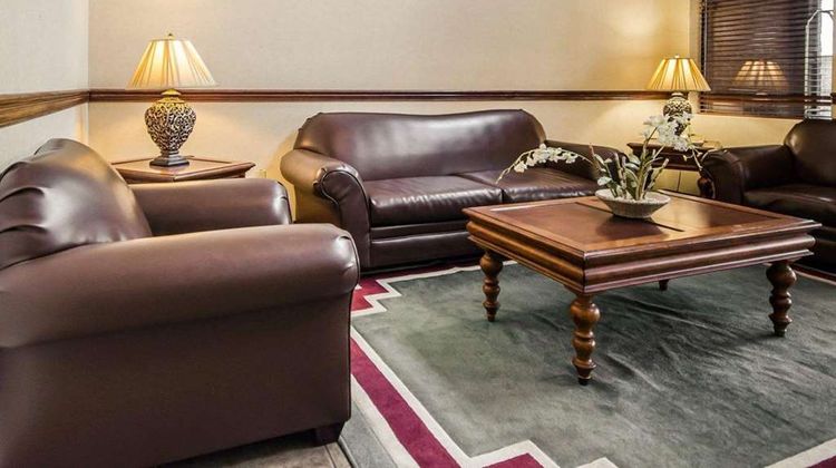 Quality Suites Jeffersonville Lobby
