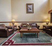 Quality Suites Jeffersonville Lobby