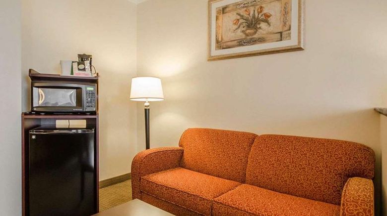 <b>Quality Suites Jeffersonville Room</b>. Images powered by <a href="https://iceportal.shijigroup.com/" title="IcePortal" target="_blank">IcePortal</a>.