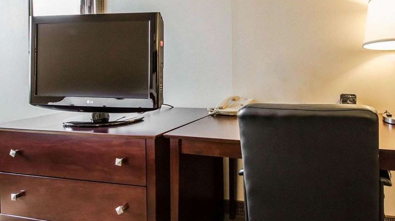 <b>Quality Suites Jeffersonville Room</b>. Images powered by <a href="https://iceportal.shijigroup.com/" title="IcePortal" target="_blank">IcePortal</a>.