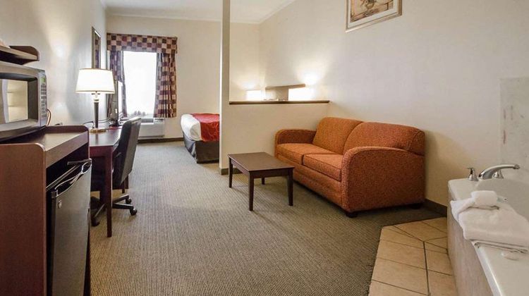 Quality Suites Jeffersonville Suite