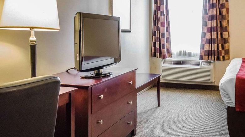 <b>Quality Suites Jeffersonville Suite</b>. Images powered by <a href="https://iceportal.shijigroup.com/" title="IcePortal" target="_blank">IcePortal</a>.