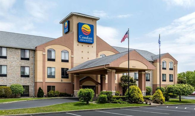 Comfort Inn & Suites Exterior