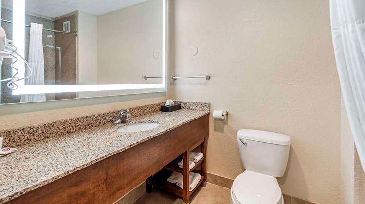 Comfort Suites Room