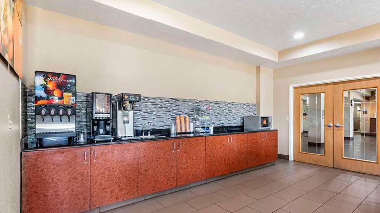 <b>Comfort Suites Restaurant</b>. Images powered by <a href="https://iceportal.shijigroup.com/" title="IcePortal" target="_blank">IcePortal</a>.