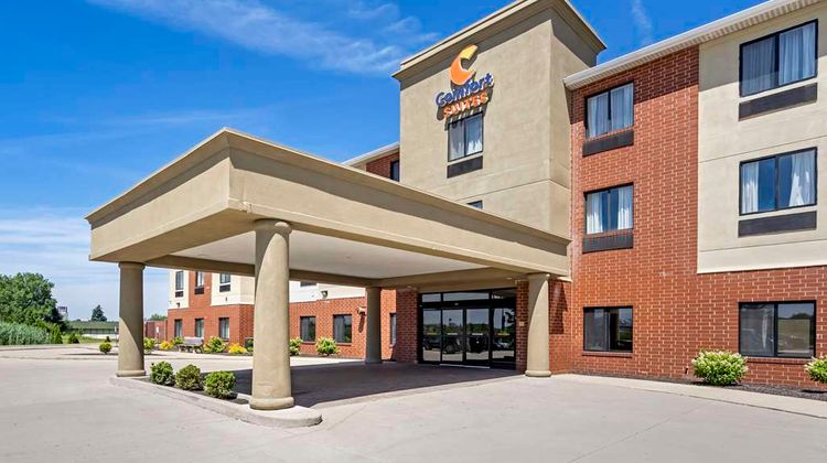 Comfort Suites Exterior