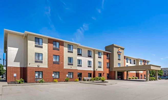 Comfort Suites Exterior
