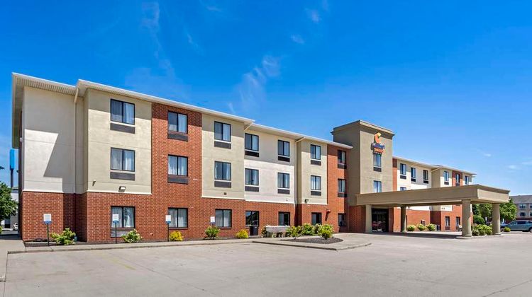 Comfort Suites Exterior