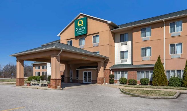 Quality Inn & Suites Exterior