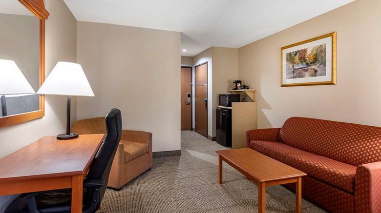 <b>Quality Inn & Suites Suite</b>. Images powered by <a href="https://iceportal.shijigroup.com/" title="IcePortal" target="_blank">IcePortal</a>.