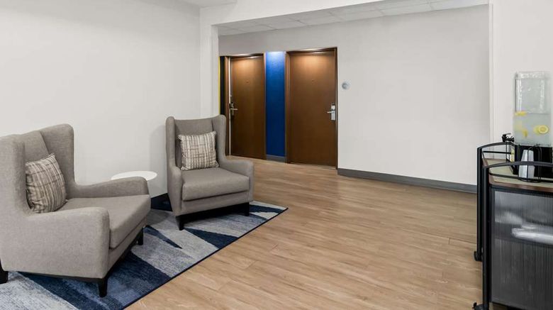 <b>Comfort Inn Schererville Lobby</b>. Images powered by <a href="https://iceportal.shijigroup.com/" title="IcePortal" target="_blank">IcePortal</a>.