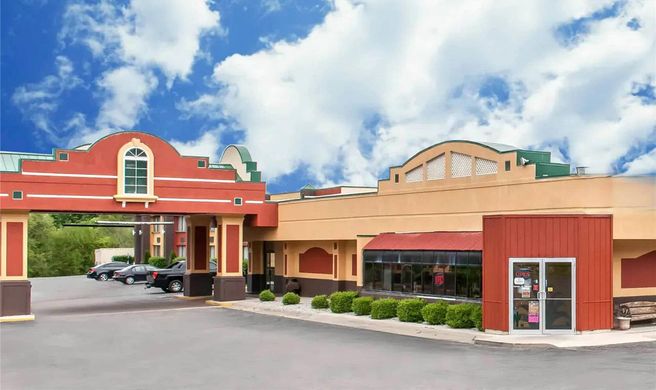 Quality Inn & Conference Center Exterior