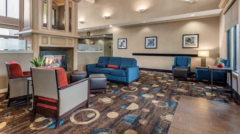 <b>Comfort Inn & Suites Lobby</b>. Images powered by <a href="https://iceportal.shijigroup.com/" title="IcePortal" target="_blank">IcePortal</a>.
