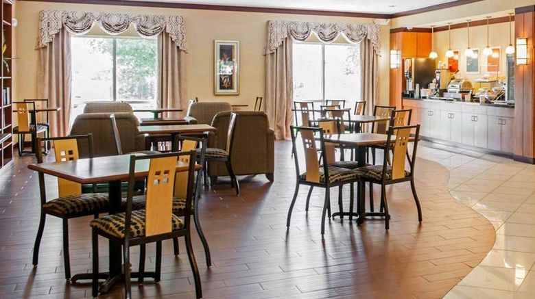 <b>Comfort Suites Southport Restaurant</b>. Images powered by <a href="https://iceportal.shijigroup.com/" title="IcePortal" target="_blank">IcePortal</a>.