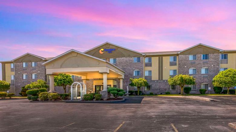 <b>Comfort Inn Fremont Exterior</b>. Images powered by <a href="https://iceportal.shijigroup.com/" title="IcePortal" target="_blank">IcePortal</a>.