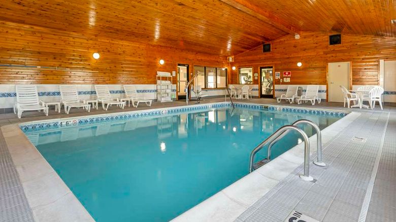 <b>Comfort Inn Fremont Pool</b>. Images powered by <a href="https://iceportal.shijigroup.com/" title="IcePortal" target="_blank">IcePortal</a>.