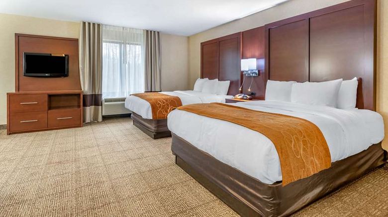 <b>Comfort Suites Elkhart South Suite</b>. Images powered by <a href="https://iceportal.shijigroup.com/" title="IcePortal" target="_blank">IcePortal</a>.