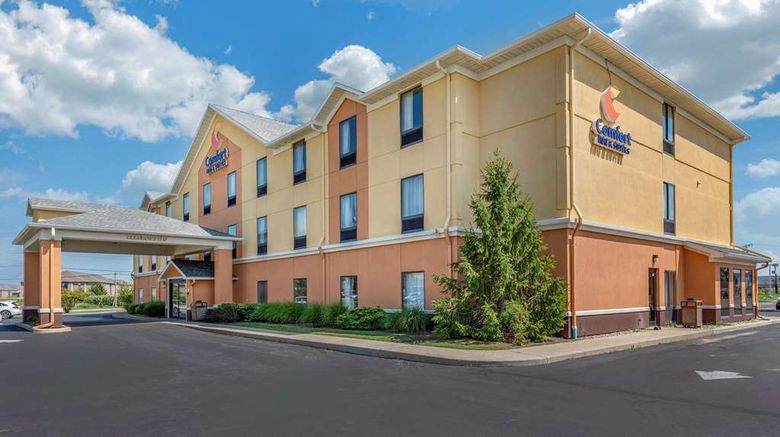 <b>Comfort Inn and Suites Muncie Exterior</b>. Images powered by <a href="https://iceportal.shijigroup.com/" title="IcePortal" target="_blank">IcePortal</a>.