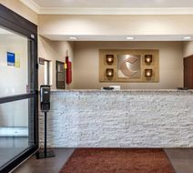 Comfort Inn and Suites Muncie Lobby