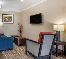 Comfort Inn and Suites Muncie Lobby