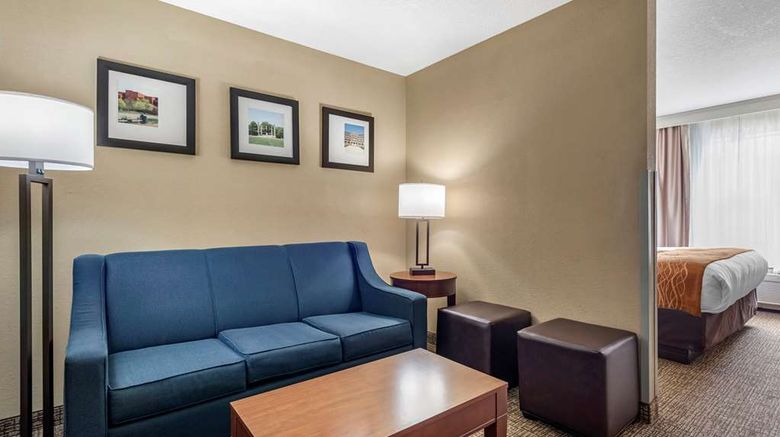 <b>Comfort Inn and Suites Muncie Suite</b>. Images powered by <a href="https://iceportal.shijigroup.com/" title="IcePortal" target="_blank">IcePortal</a>.
