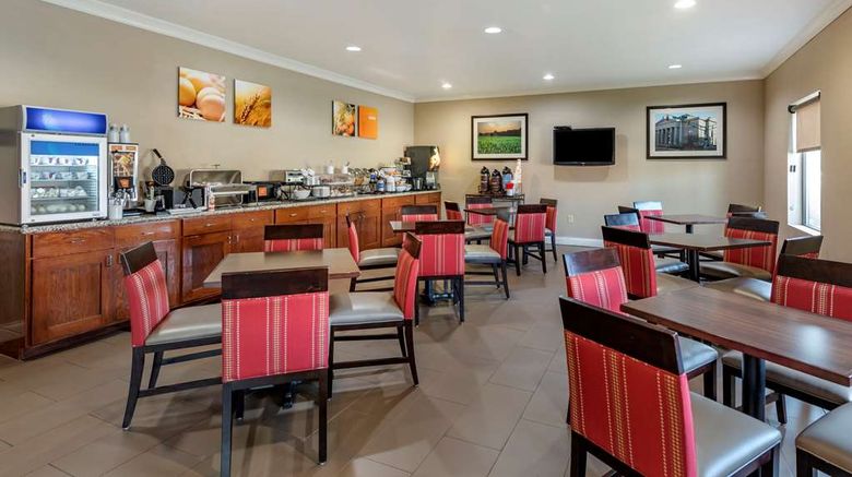 <b>Comfort Inn and Suites Muncie Restaurant</b>. Images powered by <a href="https://iceportal.shijigroup.com/" title="IcePortal" target="_blank">IcePortal</a>.