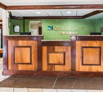 Quality Inn South Lobby