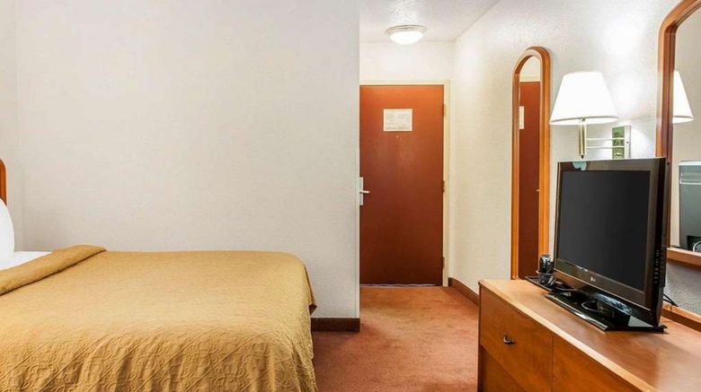 <b>Quality Inn South Room</b>. Images powered by <a href="https://iceportal.shijigroup.com/" title="IcePortal" target="_blank">IcePortal</a>.