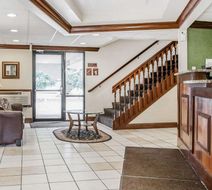 Quality Inn South Lobby
