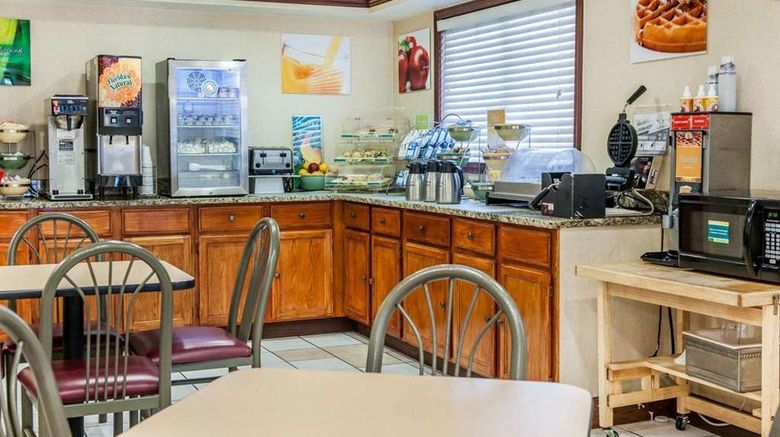 <b>Quality Inn South Restaurant</b>. Images powered by <a href="https://iceportal.shijigroup.com/" title="IcePortal" target="_blank">IcePortal</a>.